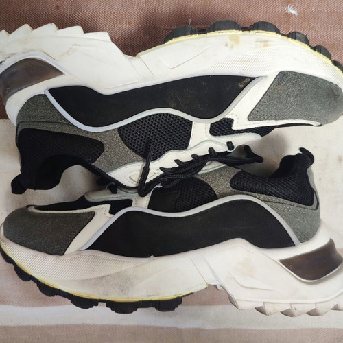 Women's athletic shoes size 38 used, black and white