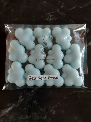 Cloudy wax melts like new, pack of 11, aromatic scents
