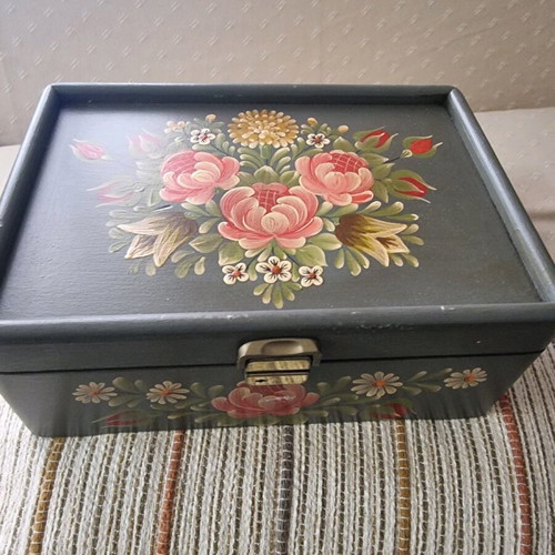 Handmade painted jewelry box with key new