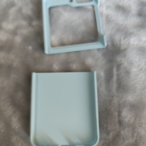 Samsung Z Flip 5 Phone Case like new, blue