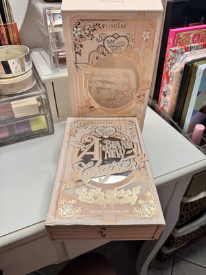Plouise A Brand New Chapter makeup palette new