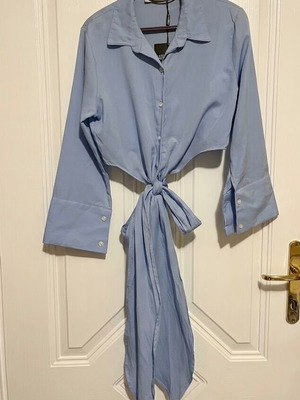Light Blue Tie-Front Crop Shirt Kate London new, size M