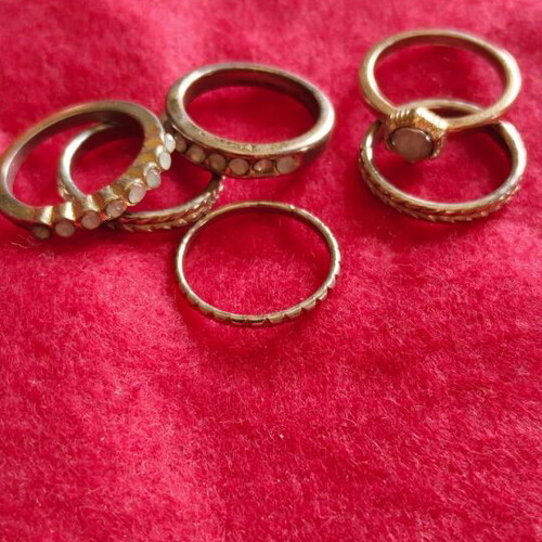 Metal rings used, set with light blue stones