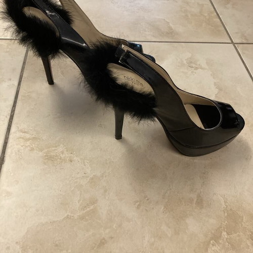 Nikki Me patent leather shoe like new, black size 38 with fur