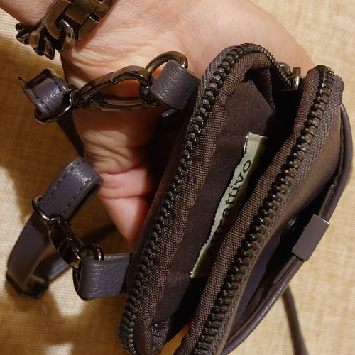 Attrattivo mobile phone bag like new, crossbody, purple