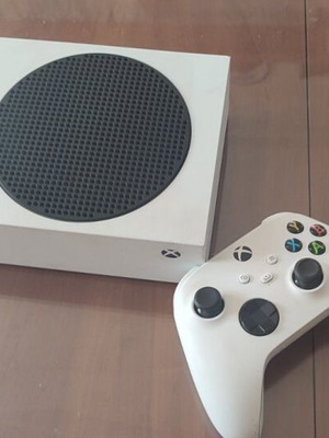 Κονσόλα Xbox Series S με δεύτερο χειριστήριο Sea of Thieves και επιπλέον δίσκο 1TB