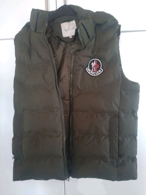 Αμανικό μπουφάν με κουκούλα Moncler σαν καινούργιο, πράσινο, μέγεθος L