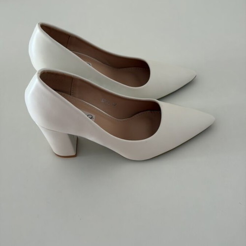 White pumps with thick 8cm heel, size 39, like new
