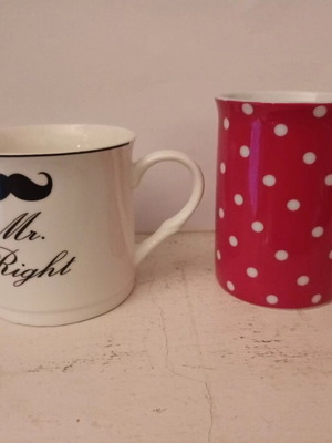 Set of two unused mugs