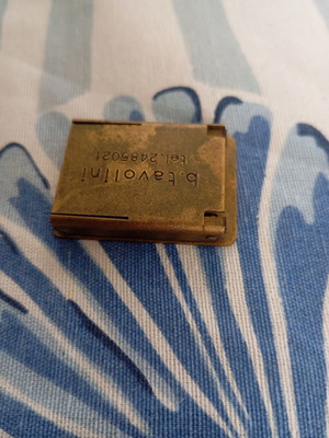 Brass thread or typographic counter with loupe