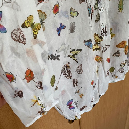 Thin butterfly shirt size M like new, white