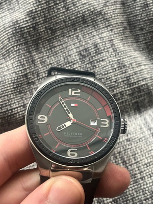 Tommy Hilfiger watch like new, men's black with date display