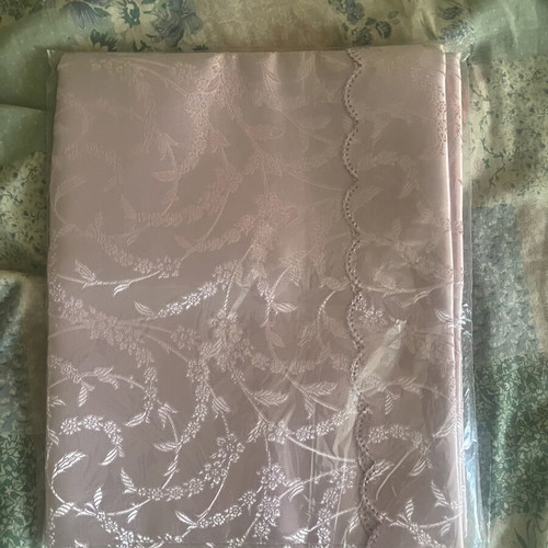 Pink table cloth 130 x 180 cm