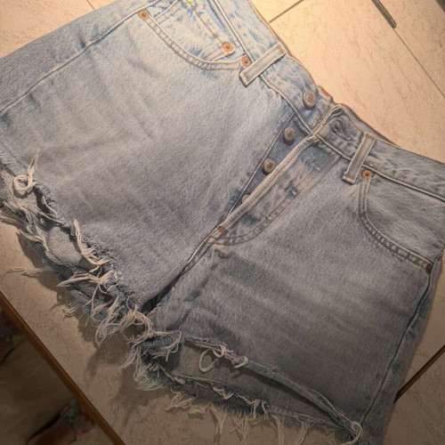 Levi's 501 women's denim shorts W29 like new, light blue