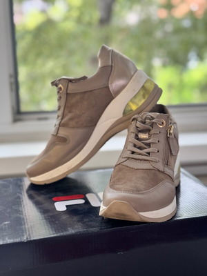 Lasocki sports shoes new, beige, natural nubuck, size 38