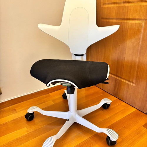 HAG Capisco Puls 8020 ergonomic office chair like new