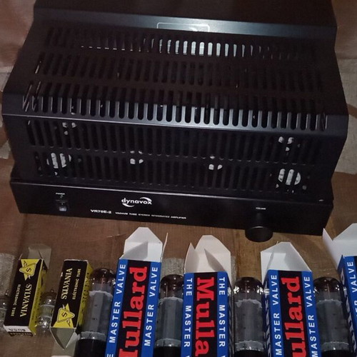 Dynavox TPR 1 preamplifier and VR70E-2 amplifier set like new