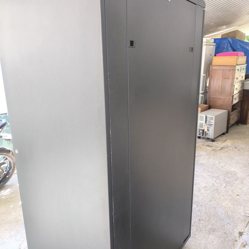 Central Floor Standing Rack Cabinet like new, 184x80x96 cm without CD ROM