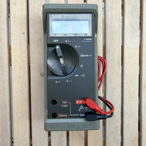 Fluke 77 Multimeter used with original probes and new battery