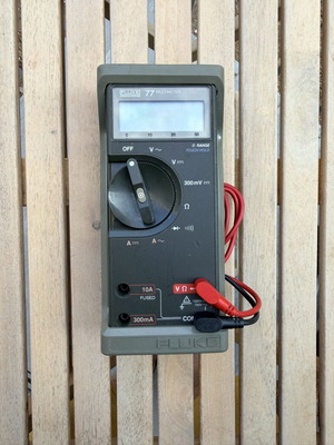 Fluke 77 Multimeter used with original probes and new battery