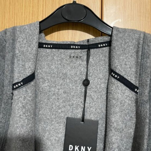 DKNY set gray like new, fleece fabric, comfortable and warm