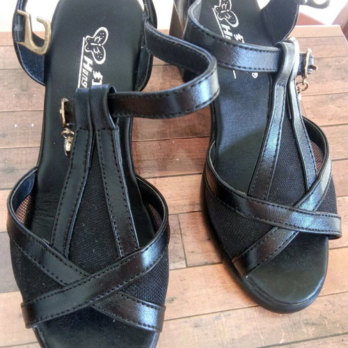 Black sandals like new, size 36, with 6.5cm block heel