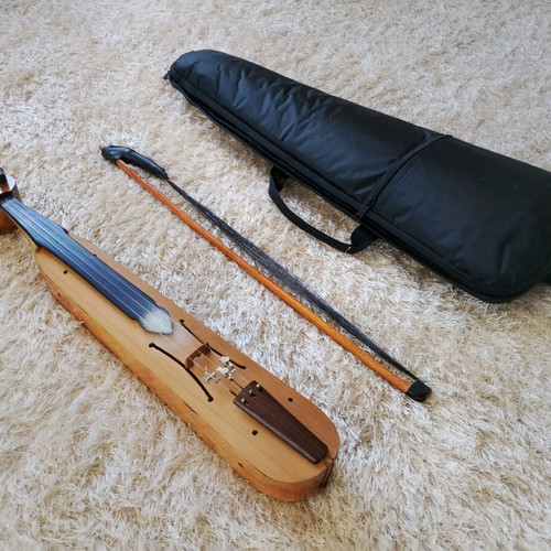 Pontian lyra handmade, like new with bow and rosin