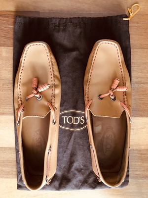 Tod’s Gommino leather moccasins used, beige with orange laces size 39