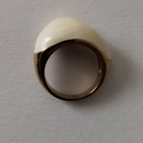 Loisir ring like new, beige and gold tone