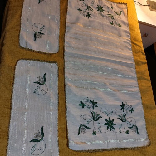 Embroidered Tsevres set with gold thread, crocheted edge, like new
