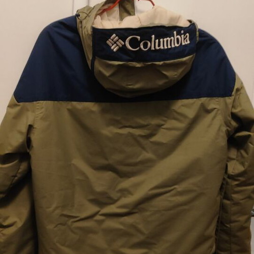 Columbia jacket like new, waterproof and windproof, size M, blue and green