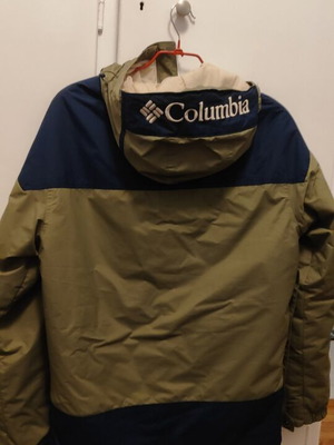 Columbia jacket like new, waterproof and windproof, size M, blue and green