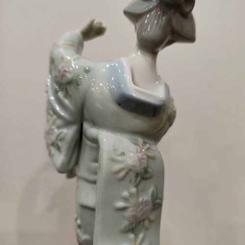 Vintage Porcelain Geisha Figurine with Fan 25 cm like new