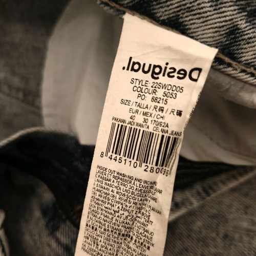 Desigual women's jeans used, mid-rise, size M, with patches