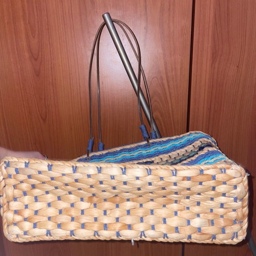 Beach bag like new, shoulder type, beige and blue