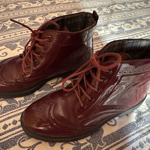 Burgundy ankle boots like new, size 39, fabric plaid lining