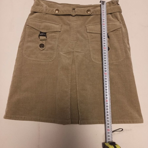 Corduroy skirt with belt and pleats in excellent condition size S