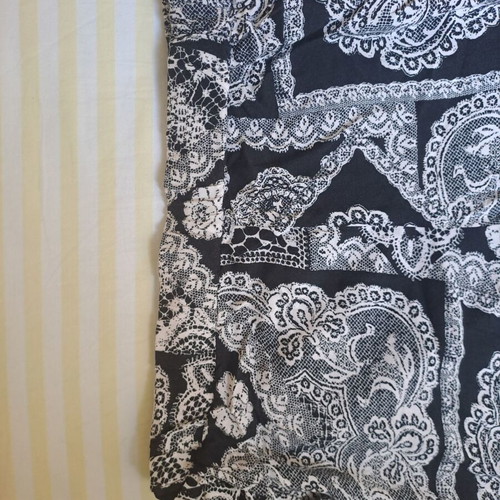 Printed black and white pants like new, size M
