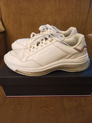 Tommy Hilfiger women's leather sneackers used, white