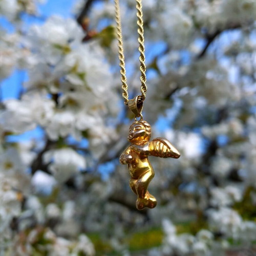 Cherub Angel Charm 18 K pendant like new, gold color