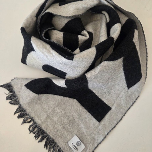 Burberry Reversible Logo Wool Jacquard Scarf like new, black and grey