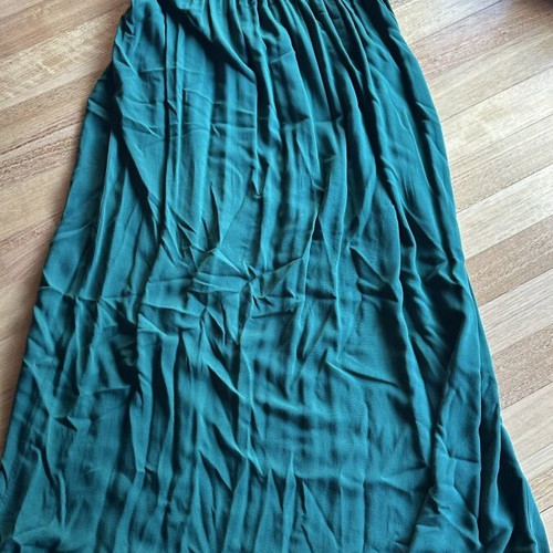 Long green skirt with pockets size S like new