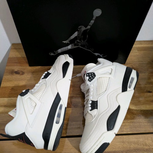 Air Jordan 4 Retro OG Flight Club EU 44 new, black and white