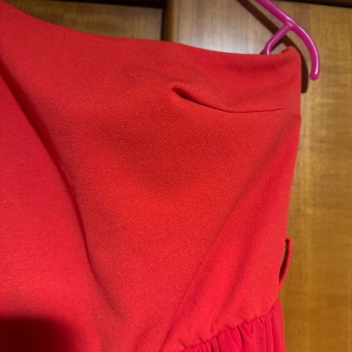 Red dress like new, size Small, pleated fabric