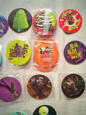 Chipicao Hotel Transylvania tags like new, 27 paper + 10 metal