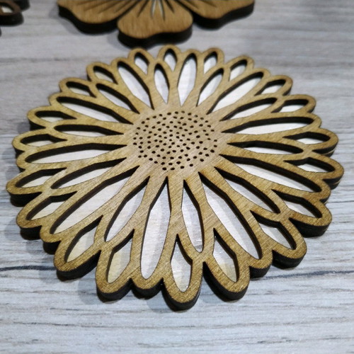 Set of 4 wooden ornate coasters with flower design new