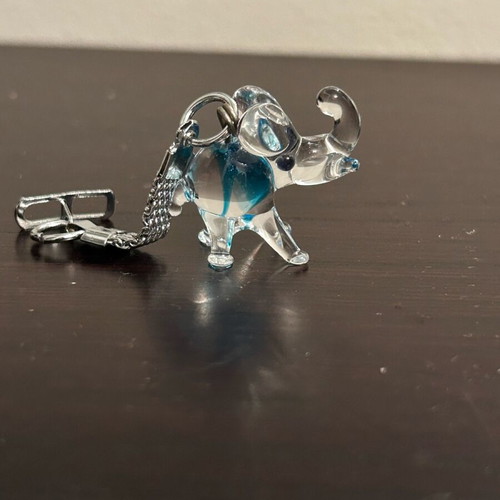 Glass elephant keychain like new, blue