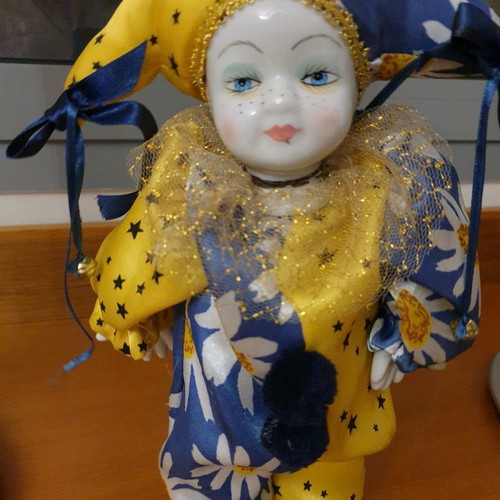 Porcelain clown dolls new, pack of 3, with music and movement