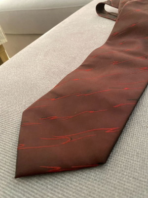 Tie in excellent condition