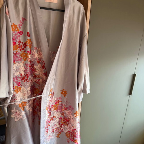 Triumph kimono nightwear set like new, modal silk feel, size S